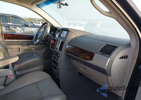 2009 Chrysler Town & Country Touring из США, поврежденный, VIN 2A8HR54199R643192